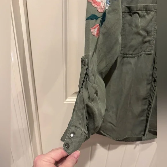 RAILS Marcel Embroidered Floral Button Up Linen Flannel in Sage Size xs - Picture 8 of 8